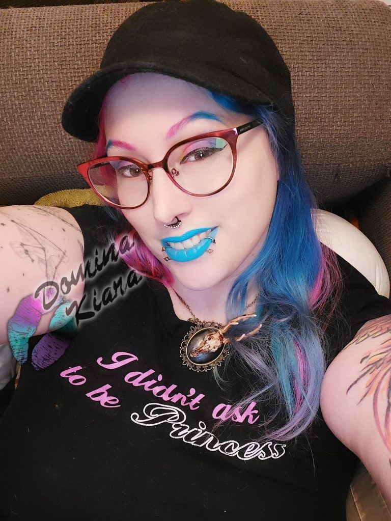 Domina Kiara femdom goth alt Domme Mistress Goddess Worship