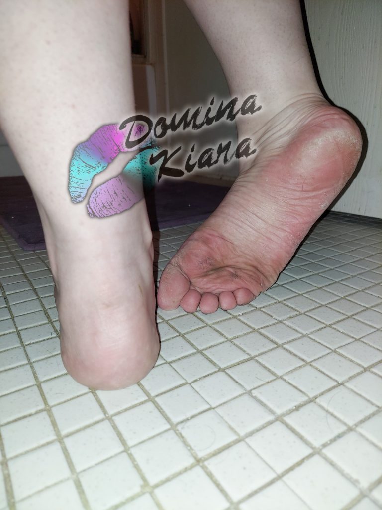 nasty dirty femdom feet pics findom Mistress Kiara