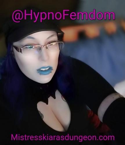 Femdom Goddess Mistress Kiara cleavage