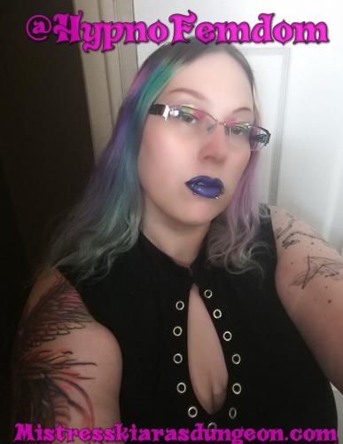 Femdom Goddess Mistress Kiara selfie