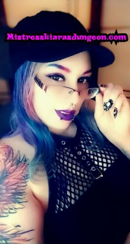 Fetish femdom Mistress Domme Kiara goth alt stiletto manicure