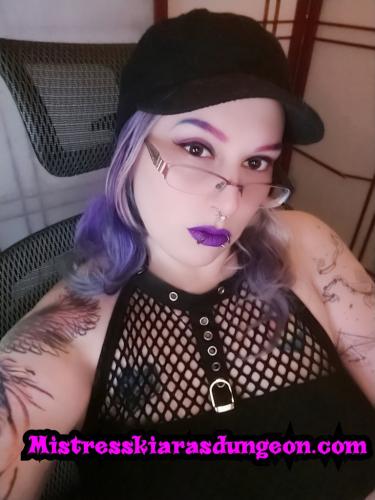 Fetish femdom Mistress Domme Kiara goth alt fishnet top