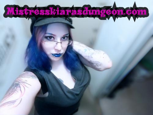 Femdom Mistress Kiara bitch therapist