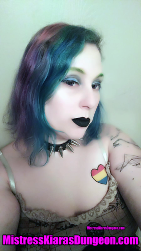 punk goth femdom dominatrix Mistress Kiara cleavage