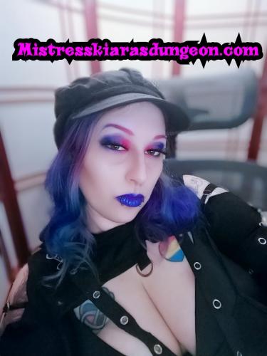 Fetish femdom Mistress Domme Kiara goth