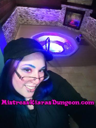 Spoiled FIndom Mistress Hot Tubs