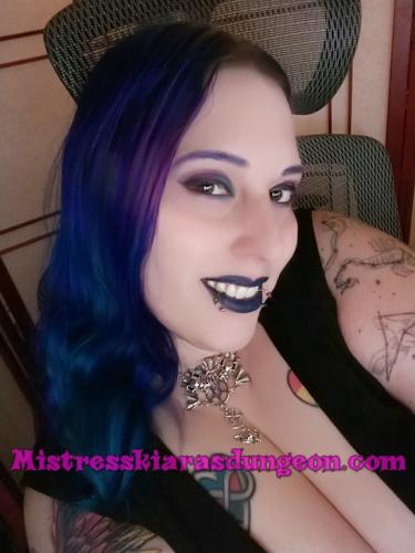 gothic Queen femdom witch Mistress Domina Kiara