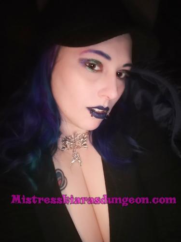 gothic femdom queen Mistress Domina Kiara sexy goth