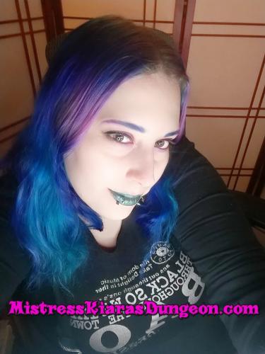 gothic femdom queen Mistress Domina Kiara sexy smirk