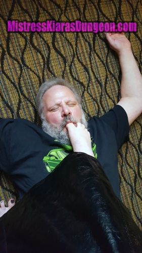 slave forced to suck Mistress toe fetish