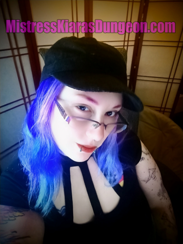 Fetish femdom Mistress Domme Kiara